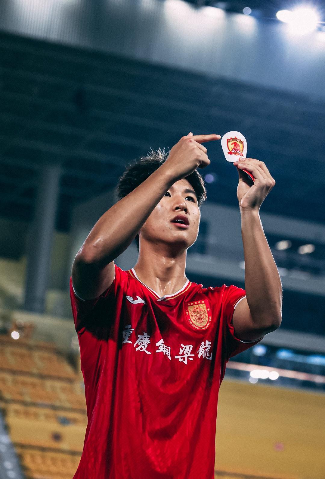 包含里程碑夜广州队更衣室发声，亚冠冲刺阶段刷纪录，值得警惕，资深球员宣示担当的词条