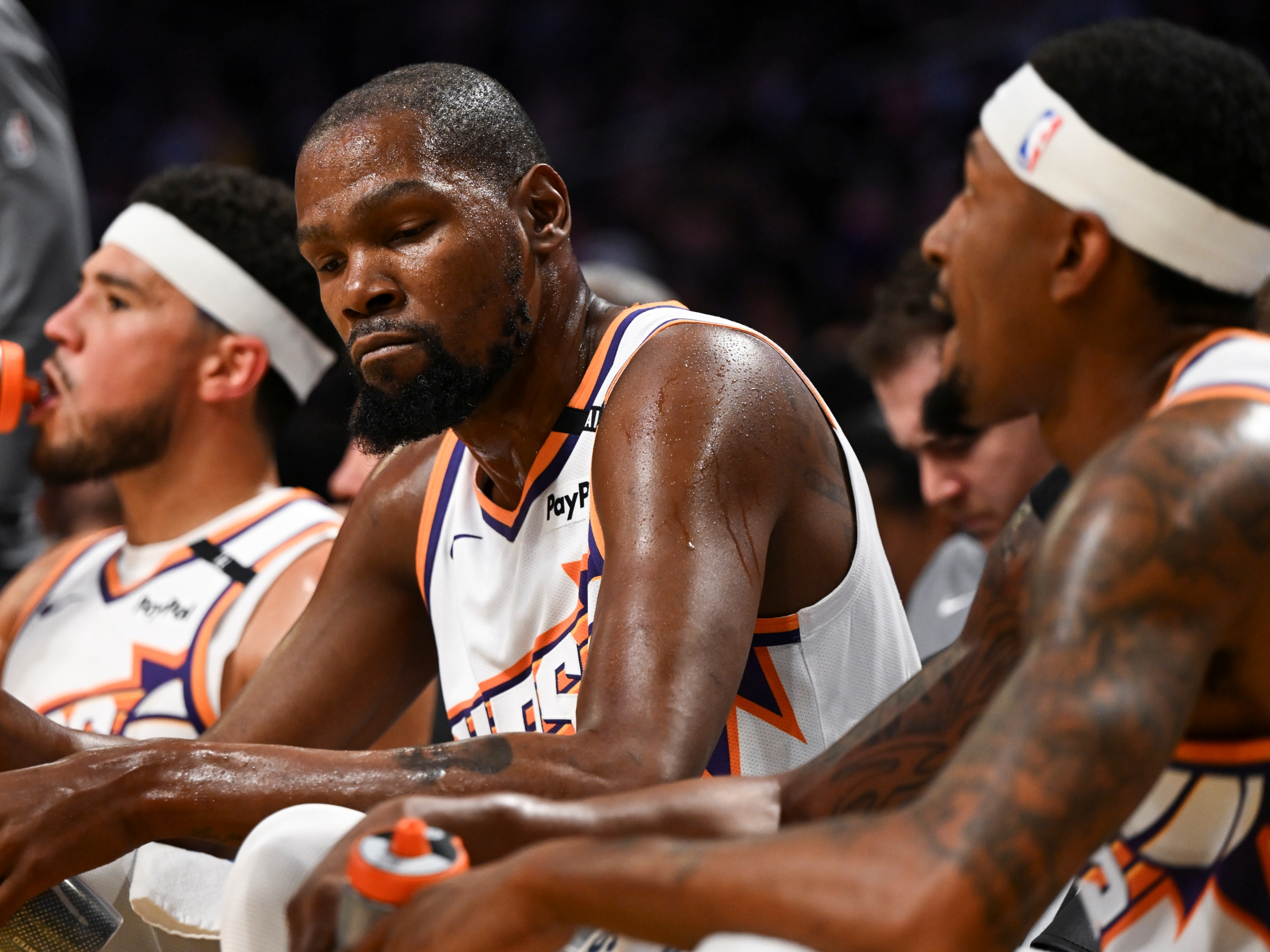 今晨布鲁克林篮网调整名单以备欧冠;更衣室发声环节打磨;气氛紧张;纪律约束更严格的简单介绍 今晨布鲁克林篮网调整名单以备欧冠;更衣室发声环节打磨;气氛紧张;纪律约束更严格的简单介绍