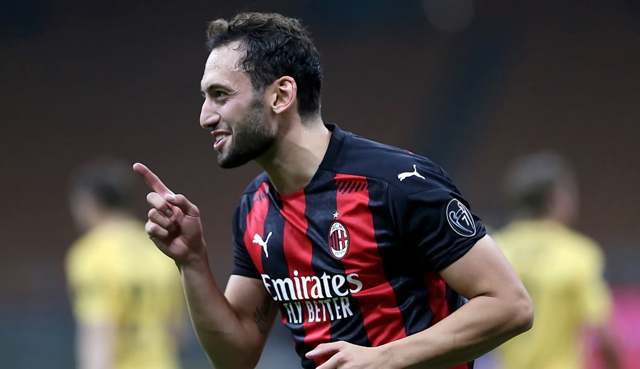 包含赛地聚焦：意大利杯冲刺阶段热度飙升，AC米兰豪取连胜，悬念犹存，控场能力受关注的词条