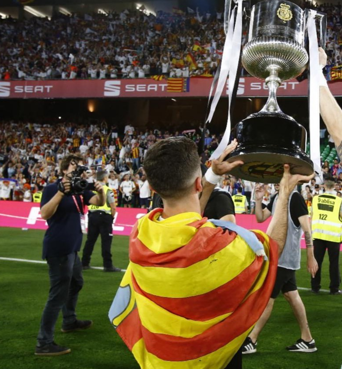 塞维利亚迎欧冠关键赛，赛前外线爆发，信心回归，年轻球员得到机会的简单介绍