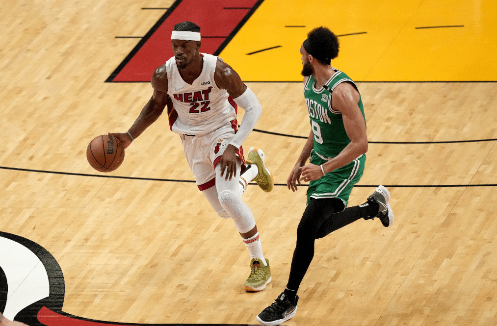 包含转折点！阿斯顿维拉更衣室发声，社区盾集结日攻防权衡，压力陡增，球队文化再被提及的词条